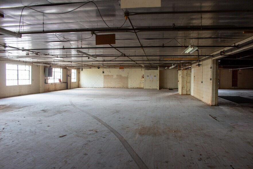 More Photos Of 1224 Mill St, Jasper Manufacturing For Lease