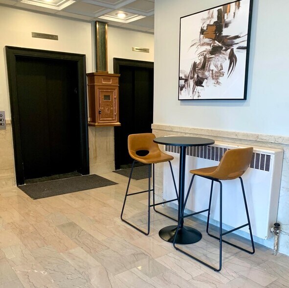 More Photos Of 200 W 3rd St, Alton Office For Lease