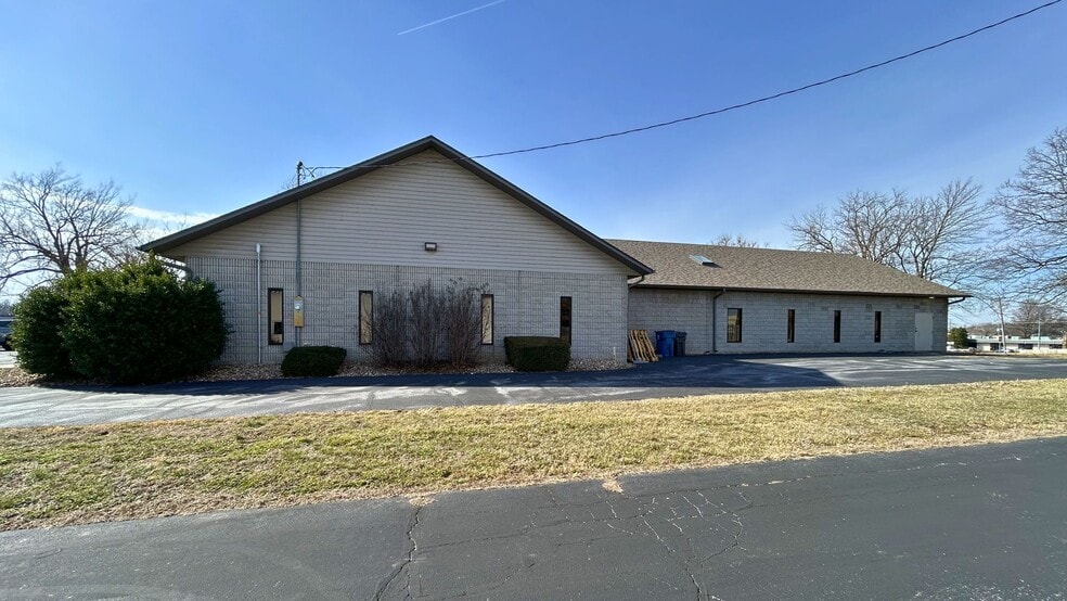 More Photos Of 3043 E Cairo St, Springfield Office For Sale