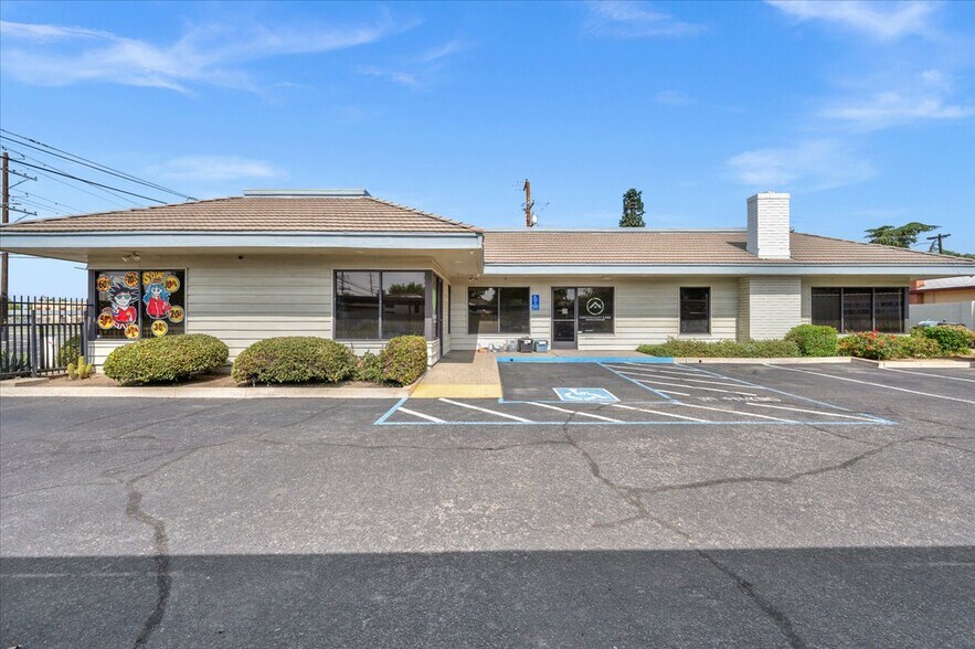More Photos Of 445 W Dakota Ave, Fresno Office Residential For Sale