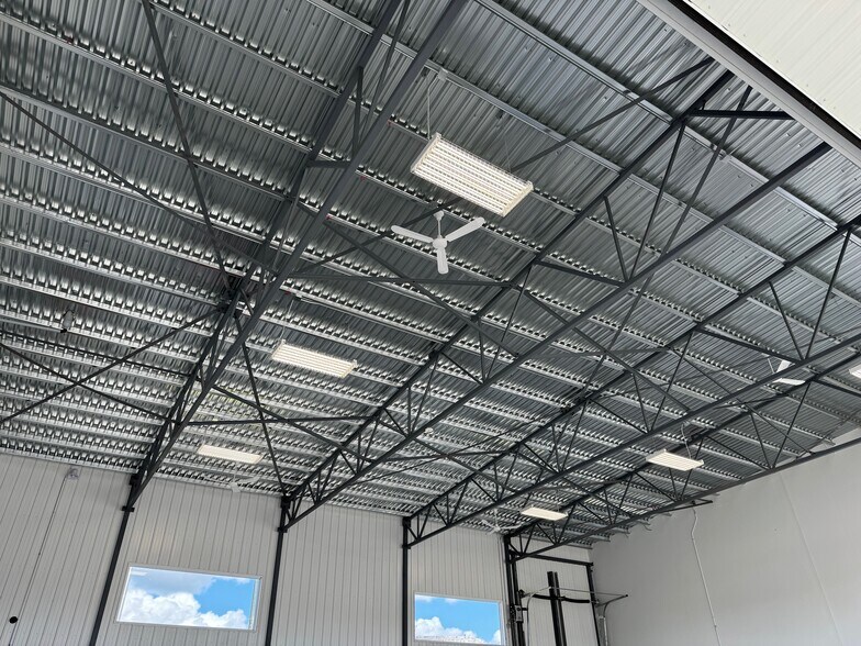 More Photos Of 12555 Rue Service A-4, Mirabel Industrial For Sale