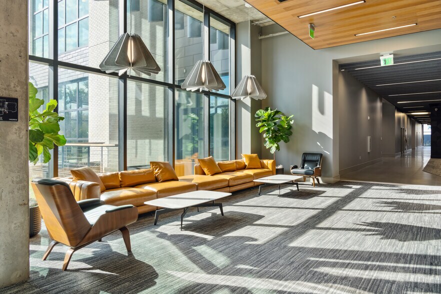 More Photos Of 1080 Morrison Dr, Charleston Office For Lease