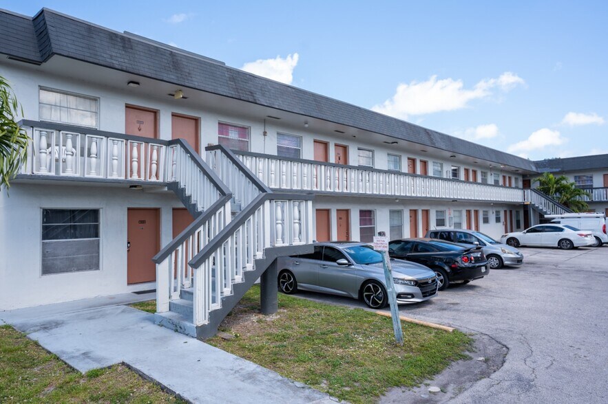 More Photos Of 18101 NW 7th Ave, Miami Apartments For Sale