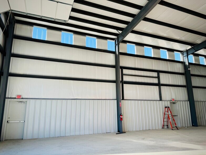 More Photos Of 19901 E Highway 51, Broken Arrow Warehouse For Lease