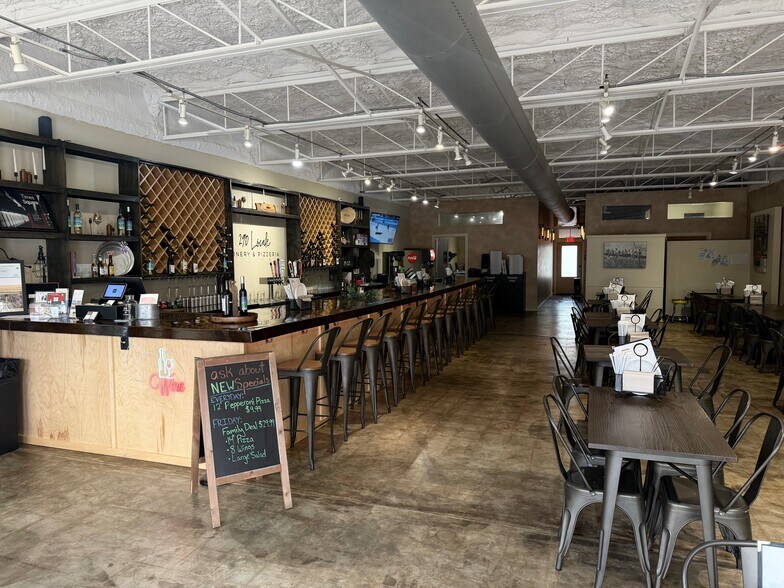 More Photos Of 103 N Nugent Ave, Johnson City Freestanding For Lease