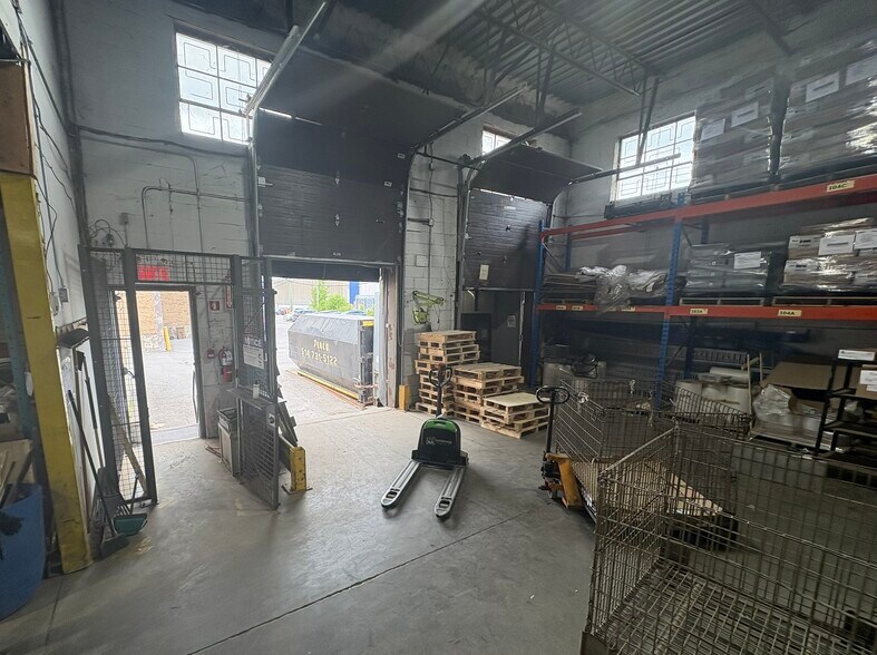 More Photos Of 4575 Rue Hickmore, Saint-Laurent Industrial For Lease