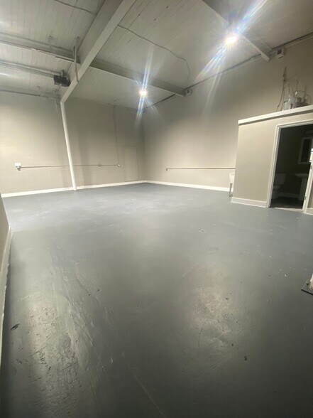 More Photos Of 5477 Mauser St, Laurys Station Warehouse For Lease