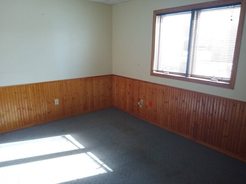 More Photos Of 301 Main St E, Hendrum Office For Sale