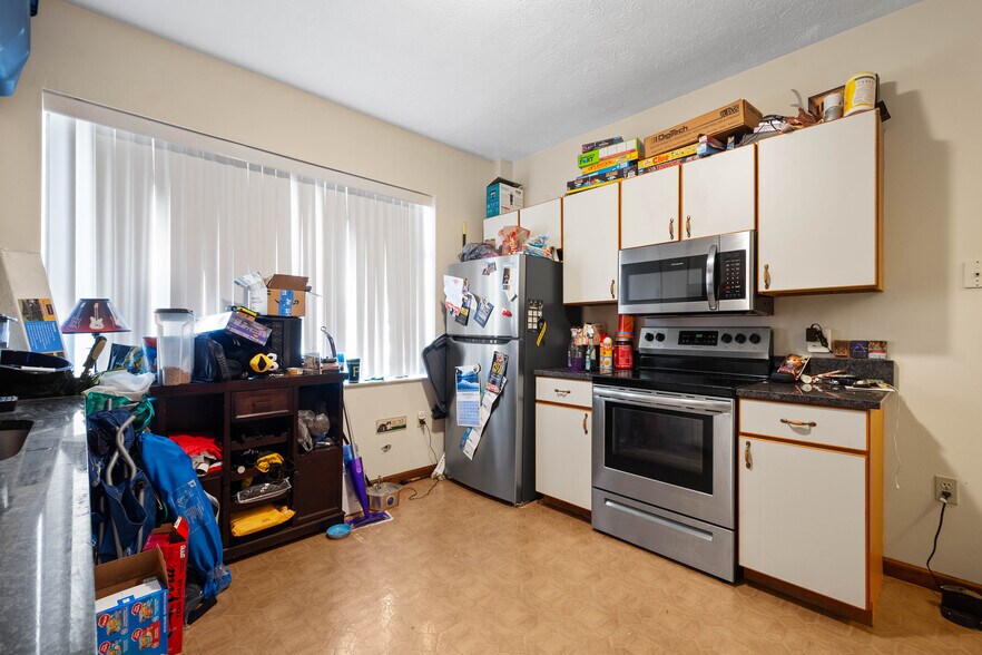 More Photos Of 700 5th Ave, Coraopolis Showroom For Sale