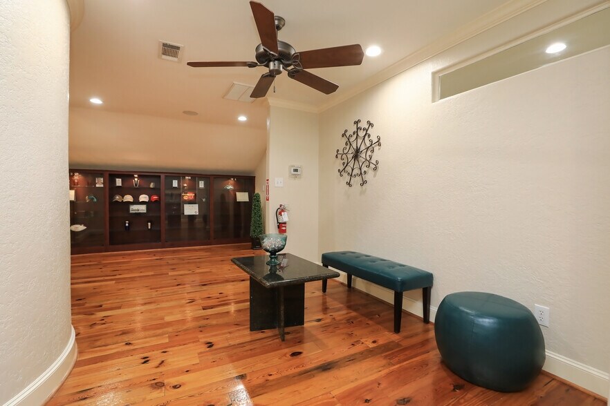 More Photos Of 12802 Willow Centre Dr, Houston Office For Sale