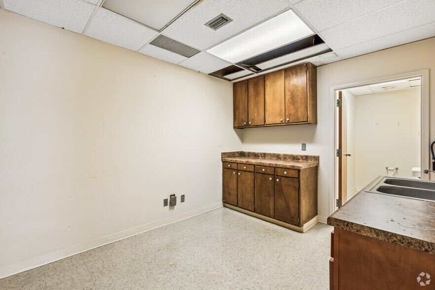 More Photos Of 644 2nd St, Alabaster Medical For Lease