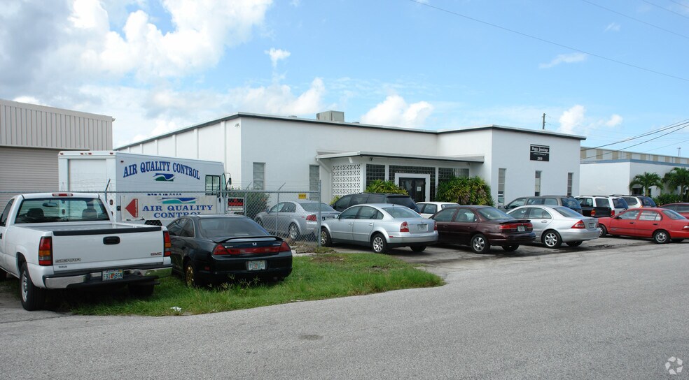 More Photos Of 2830 46th Ave N, Saint Petersburg Light Manufacturing For Lease