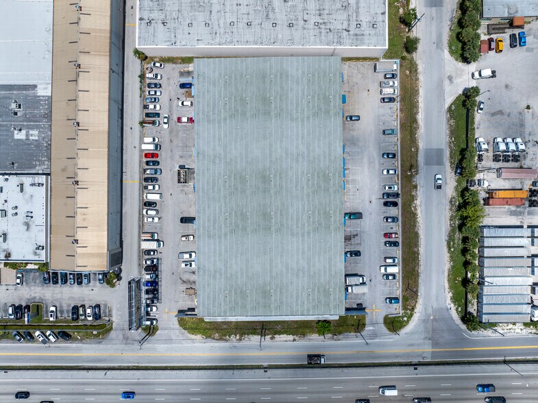More Photos Of 7000 NW 77th ct, Miami Warehouse For Sale