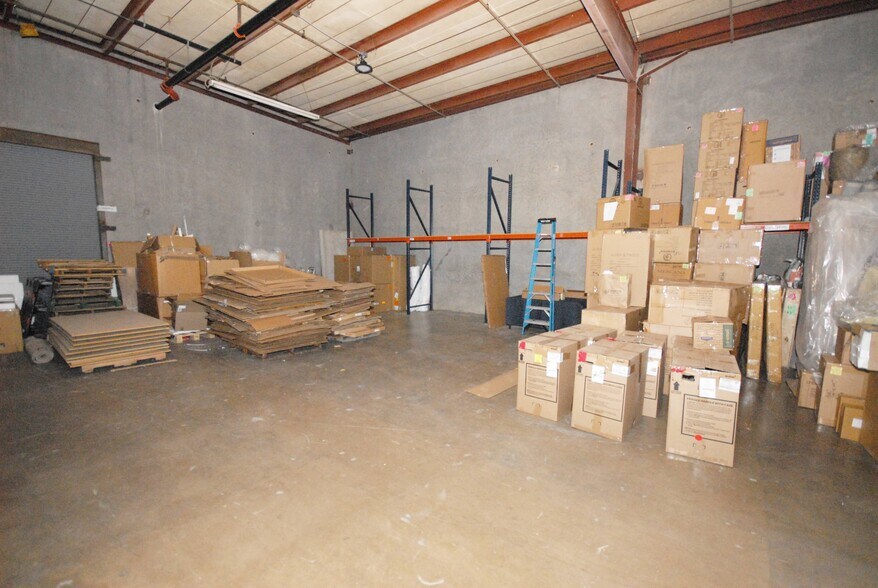 More Photos Of 1410 Vinylex Dr, Carrollton Manufacturing For Lease