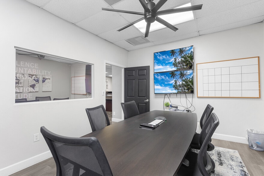 More Photos Of 5600 Zip Dr, Fort Myers Warehouse For Sale