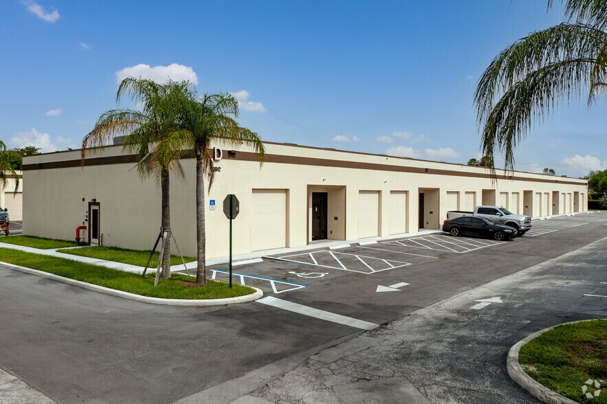 More Photos Of 10018 Spanish Isle Blvd, Boca Raton Warehouse For Lease