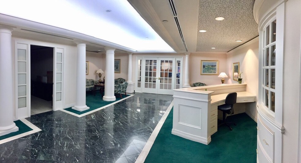 More Photos Of 200 Nokomis Ave S, Venice Office For Lease