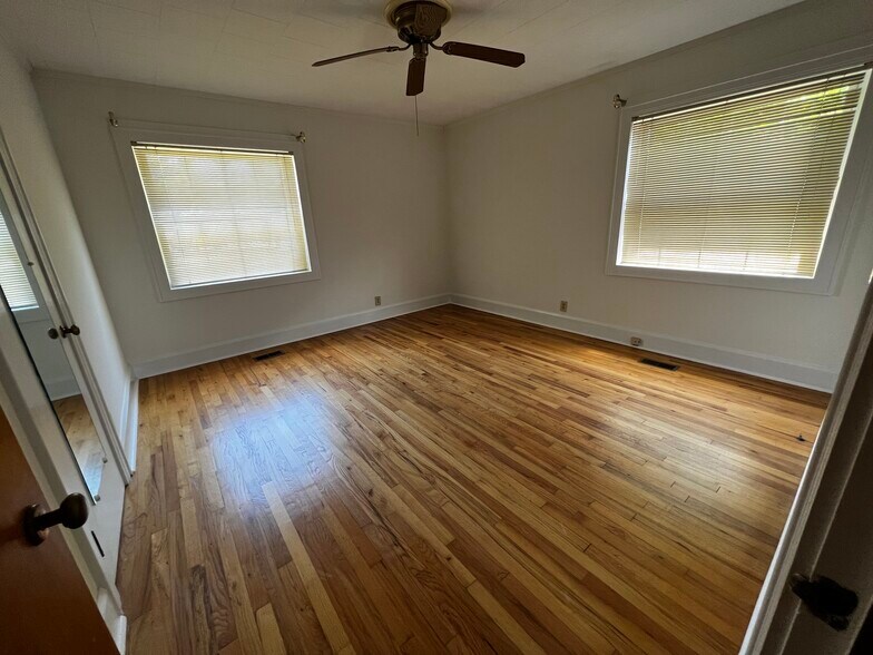 More Photos Of 2525 W Franklin Blvd, Gastonia Office For Sale