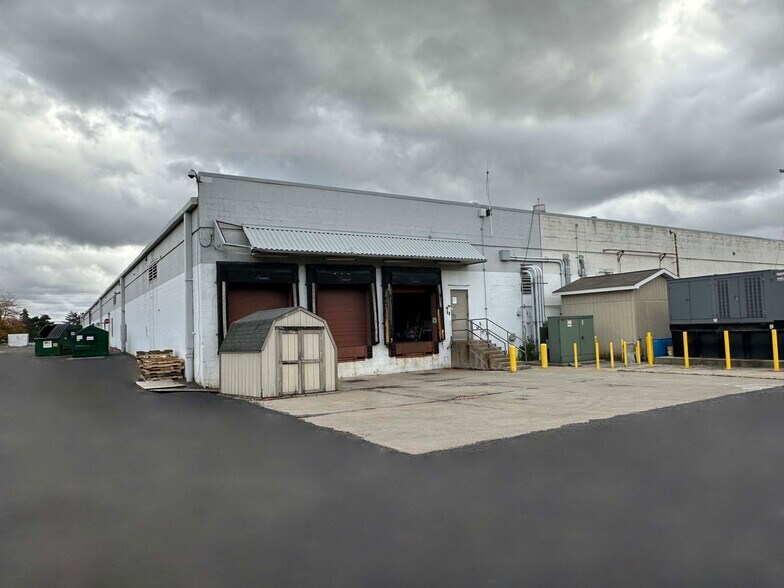 More Photos Of 1180 Jefferson Rd, Rochester Unknown For Lease