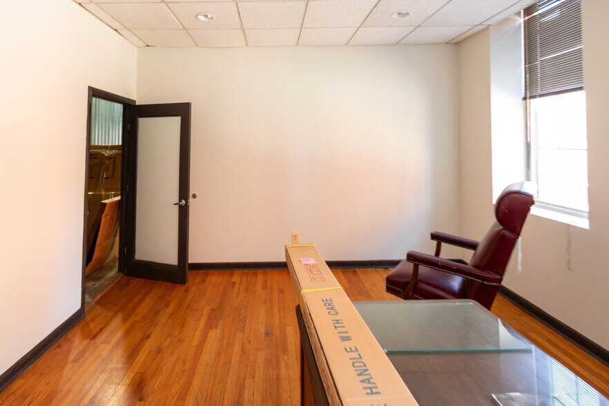 More Photos Of 115 W Saratoga St, Baltimore Storefront Retail Residential For Sale