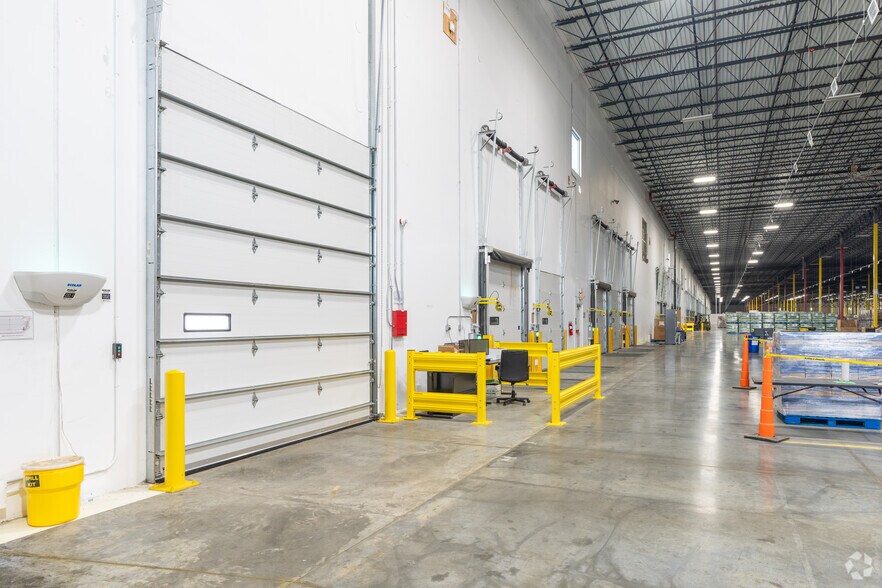 More Photos Of 3919 Lakeview Corporate Dr, Edwardsville Distribution For Lease