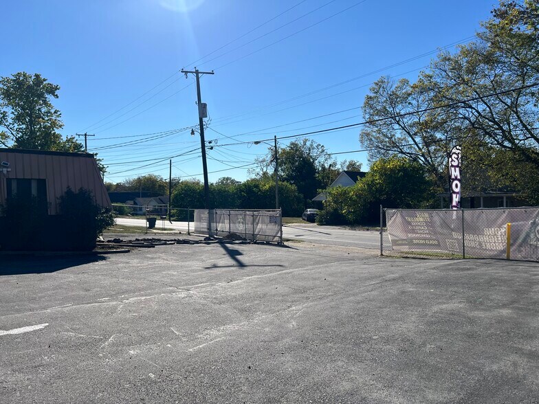 More Photos Of 2716 Dodson Ave, Chattanooga General Retail For Sale