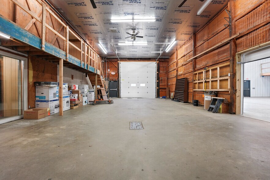 More Photos Of 4487 Sr 8, Titusville Showroom For Sale