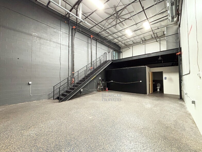 More Photos Of 2100 Double Creek Dr, Round Rock Warehouse For Sale