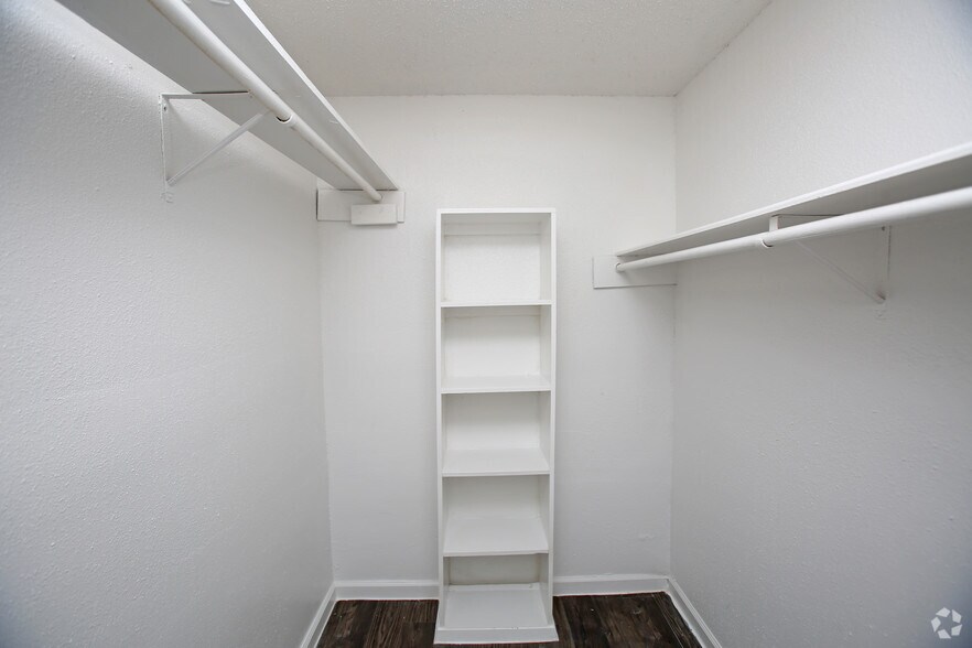 More Photos Of 801 S Allen Genoa Rd, South Houston Apartments For Sale