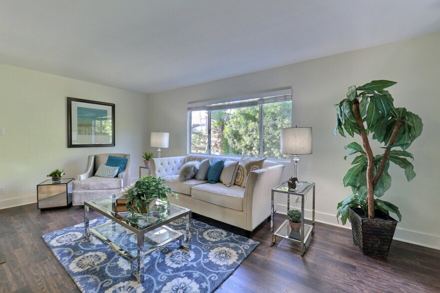 More Photos Of 534 Broadway St, Venice Apartments For Sale
