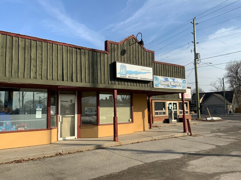 More Photos Of 1648 Taunton, Clarington Restaurant For Lease