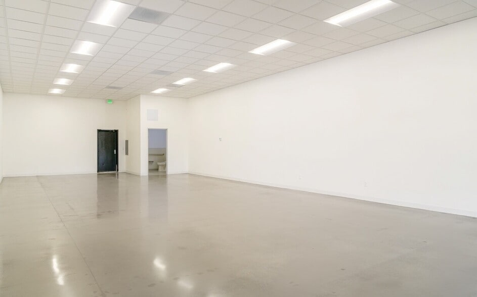 More Photos Of 44204-44276 10th St W, Lancaster Unknown For Lease