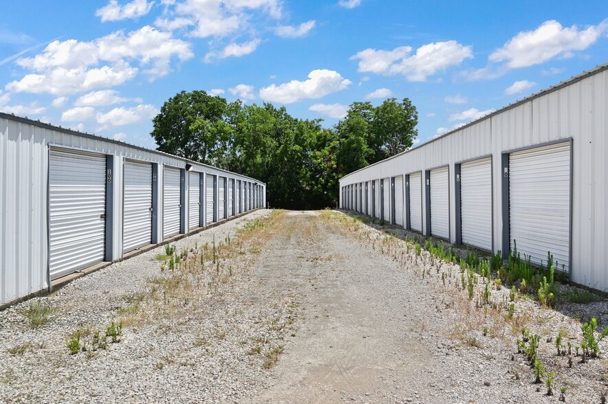 More Photos Of 412 City, Caldwell Self Storage For Sale