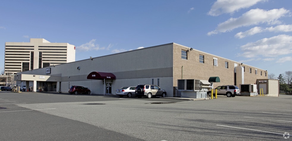 Primary Photo Of 135 Raritan Center Pky, Edison Light Distribution For Lease