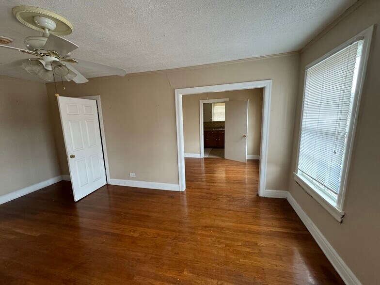 More Photos Of 2011 Binz St, Houston Apartments For Sale