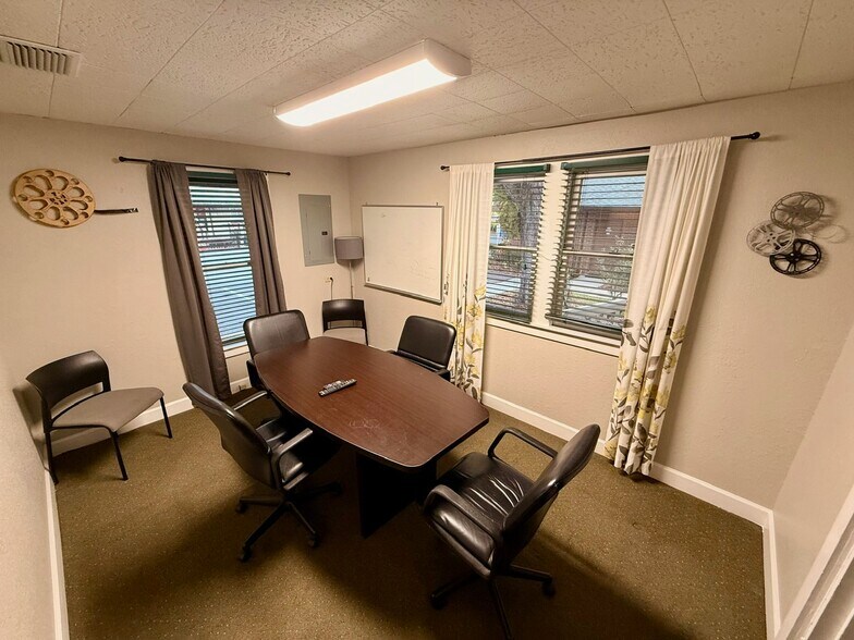 More Photos Of 169 W Broadway St, Oviedo Medical For Lease