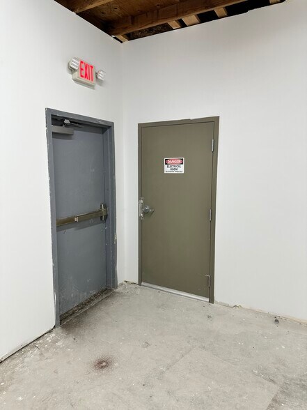 More Photos Of 1690 Hayes Ave, Long Beach Manufacturing For Sale