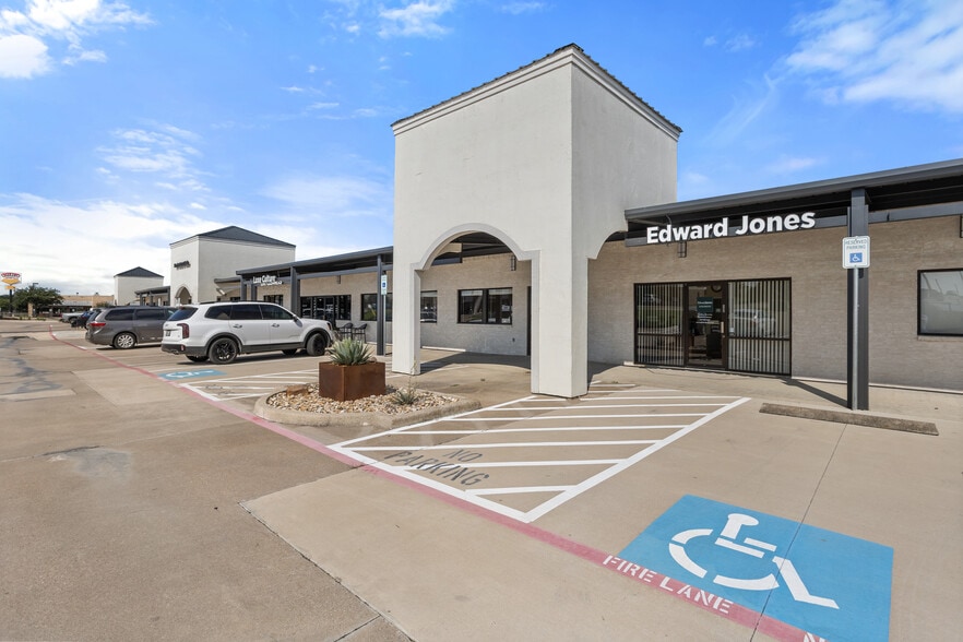 More Photos Of 108 S Ranch House Rd, Aledo Unknown For Lease