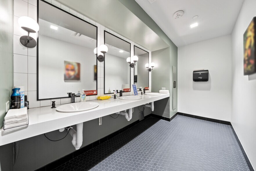 More Photos Of 7620 Guadalupe St, Austin Office For Lease