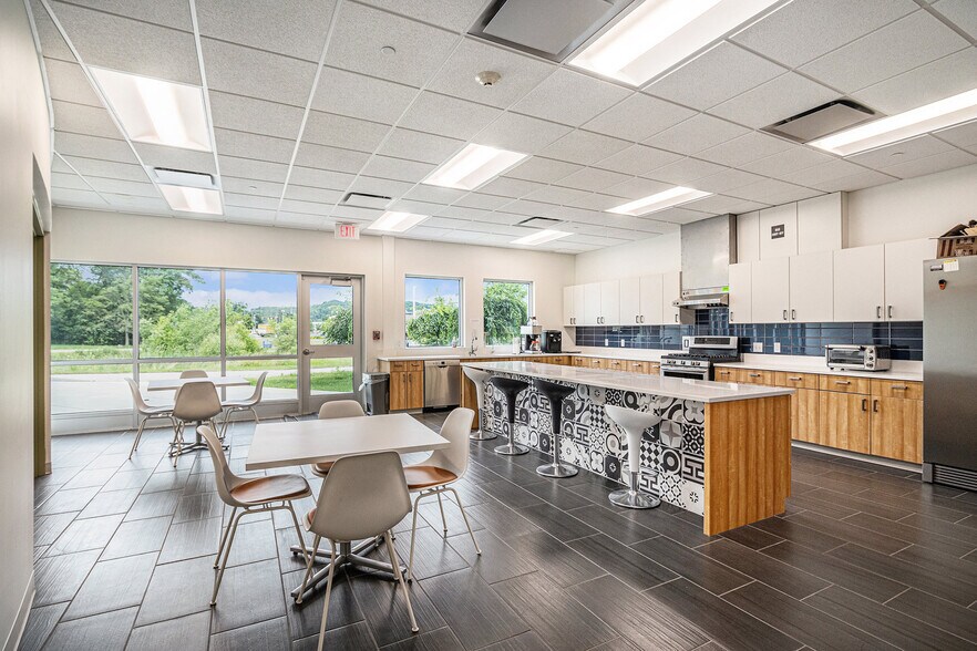 More Photos Of 1825 S Park St, Kalamazoo Medical For Lease