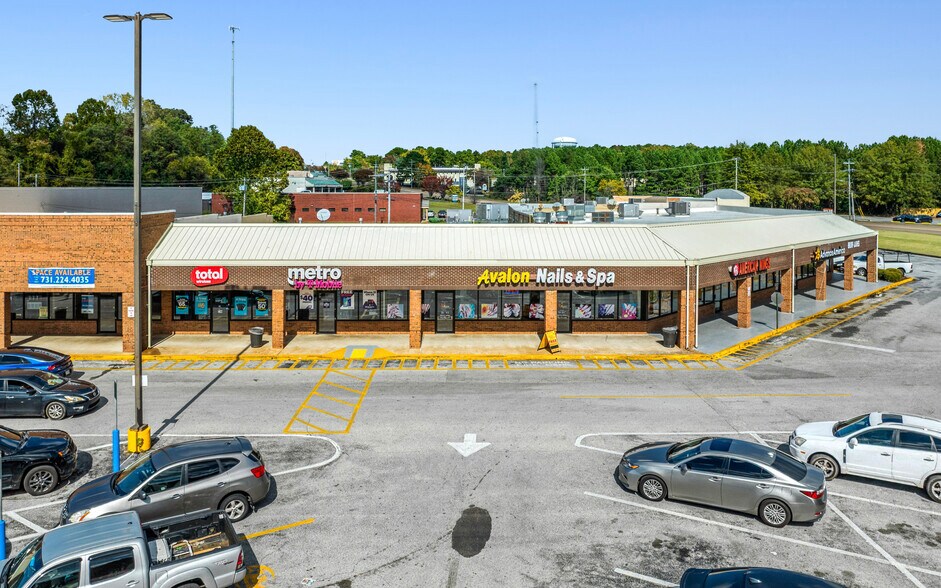 More Photos Of 913 North Pky, Jackson General Retail For Lease