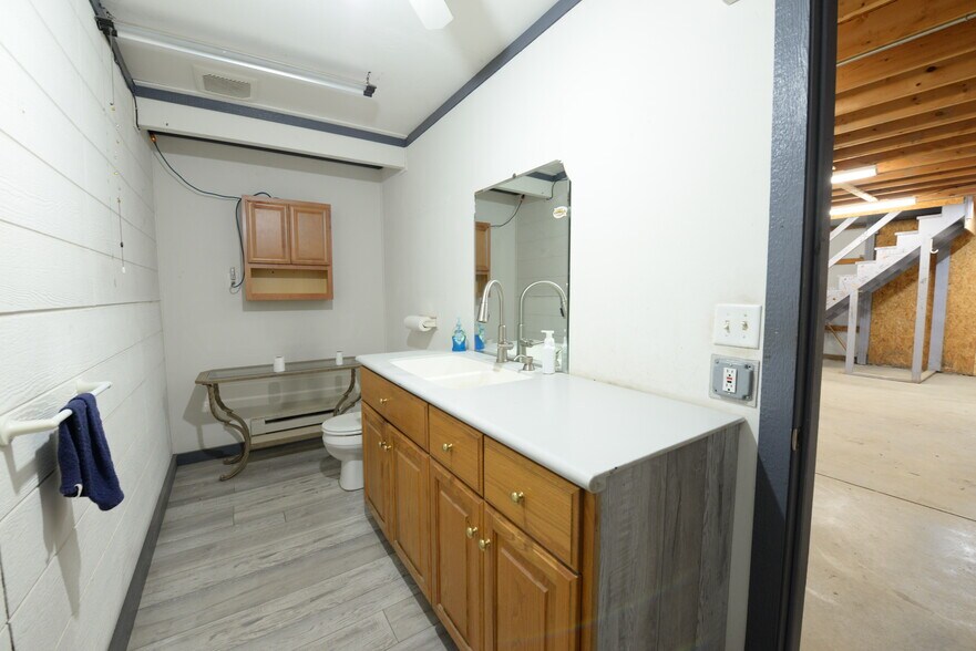 More Photos Of 1927 Cherry Hill Rd, Joliet Warehouse For Lease