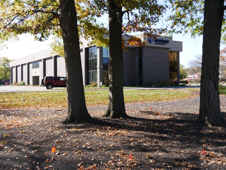 More Photos Of 9011 N Meridian St, Indianapolis Office For Lease