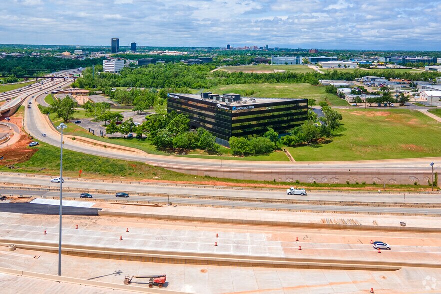 More Photos Of 5801 N Broadway Ext, Oklahoma City Office For Lease