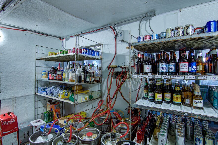 More Photos Of 115 Diamond St N, Ridgeland General Retail For Sale