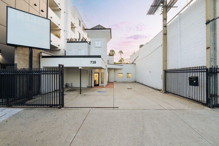 More Photos Of 739-741 N Fairfax Ave, Los Angeles Medical For Sale