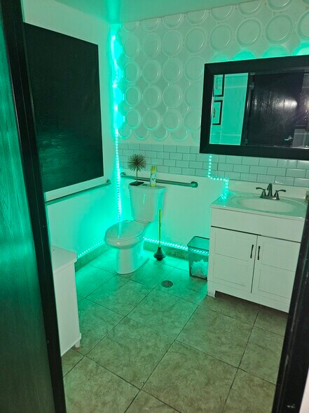 More Photos Of 3242-3278 Cahuenga Blvd W, Los Angeles Unknown For Lease