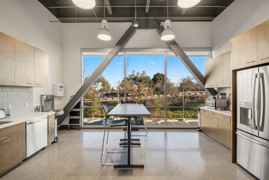 More Photos Of 1629 Main St, Redwood City Office For Lease