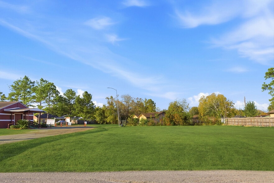 More Photos Of 5043 5045 Higgins and 5035 5037 Paula Street st, Houston Land For Sale