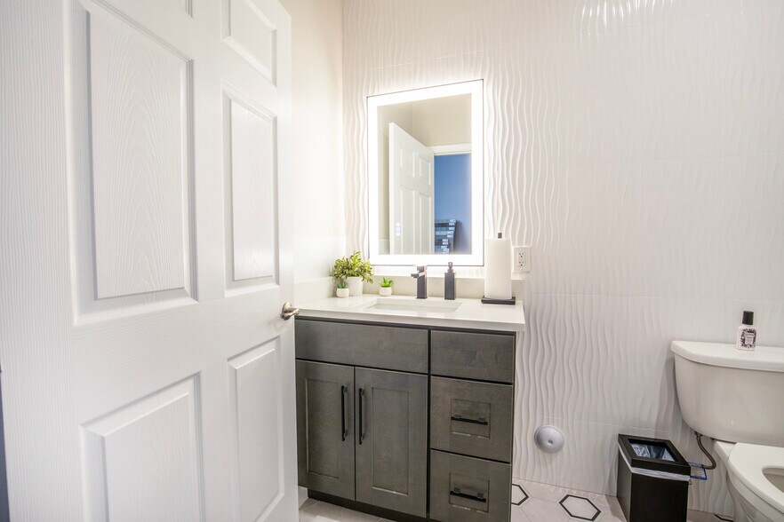 More Photos Of 2652 SW Brigantine Pl, Port Saint Lucie Warehouse For Lease